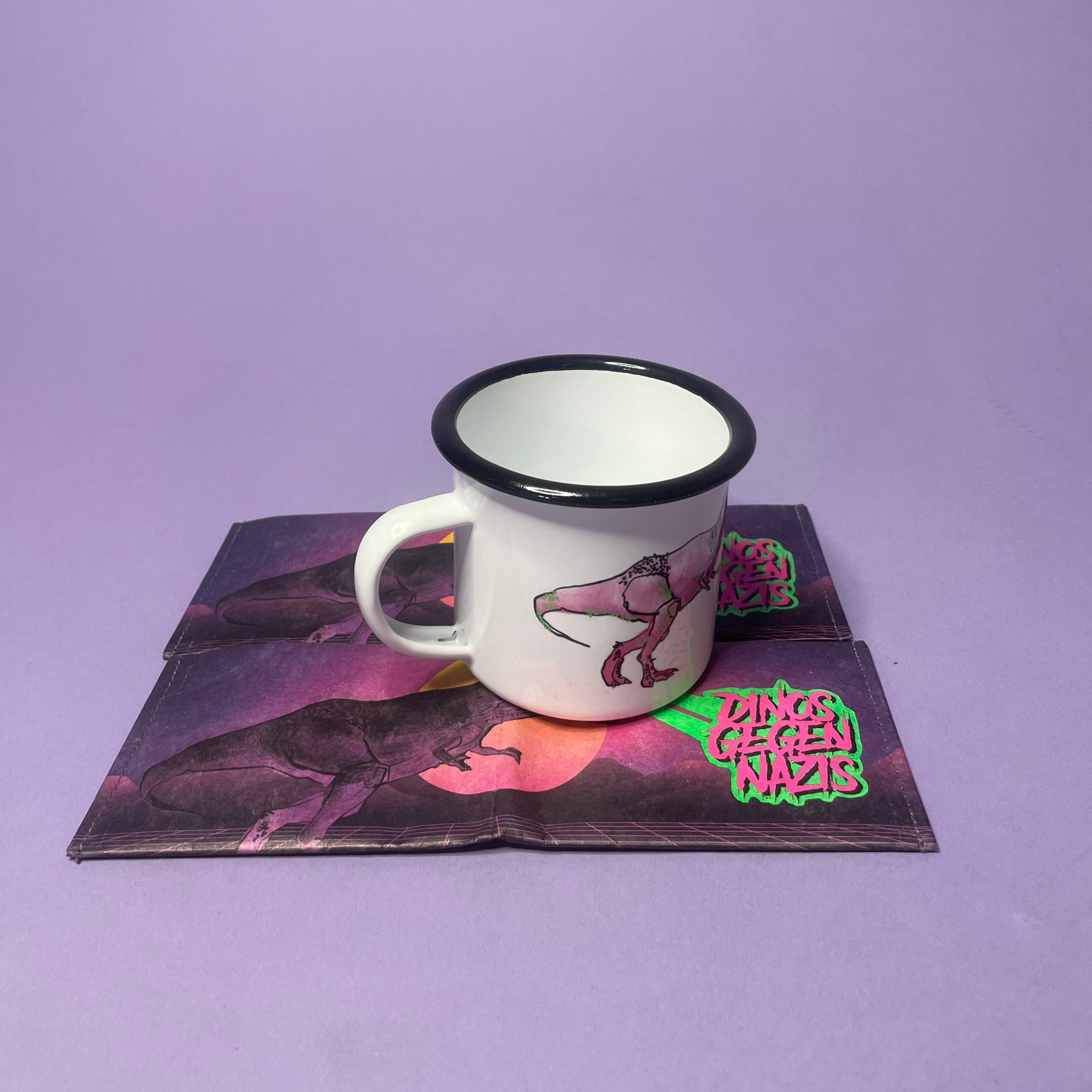 Dinos gegen Nazis Laser Tasse "Bzooooom"