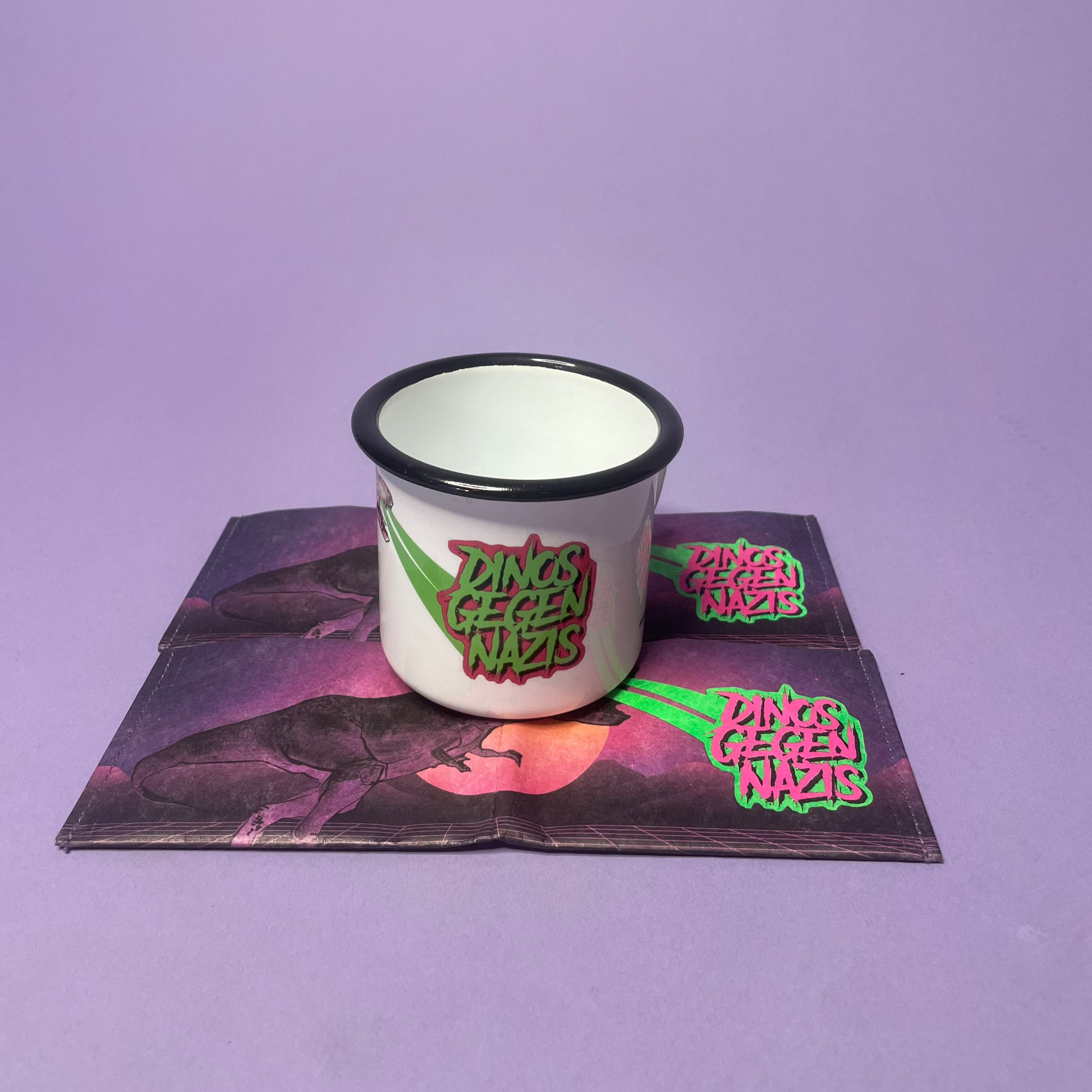 Dinos gegen Nazis Laser Tasse "Bzooooom"